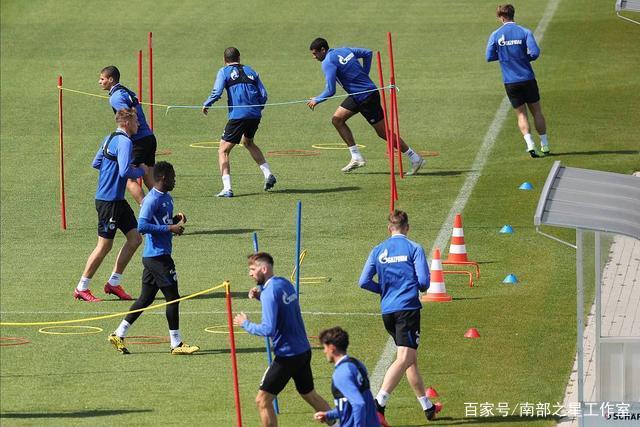 陈盈骏22分首钢胜新疆 佩里23分深圳胜天津